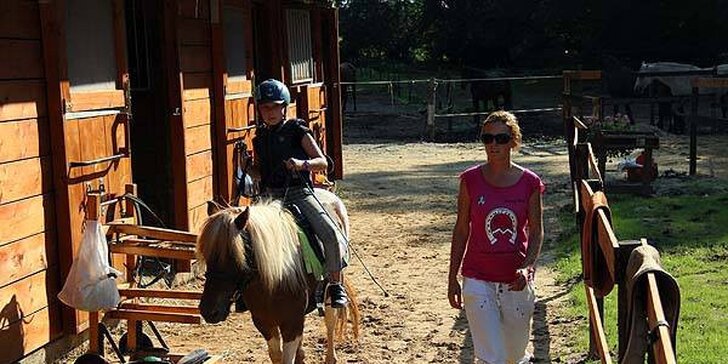 Zážitková vyjížďka na koni s jezdeckou školou Macek