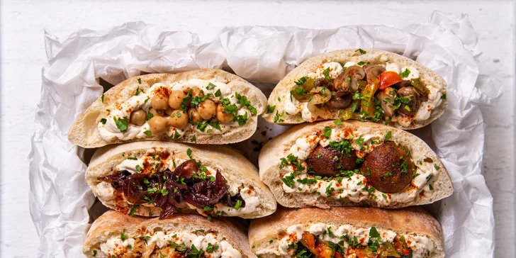 Zdravý a chutný oběd: hummus classic, s houbami či lilkem