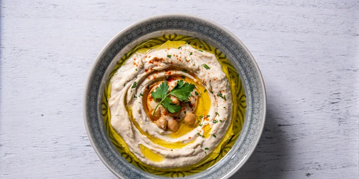 Zdravý a chutný oběd: hummus classic, s houbami či lilkem
