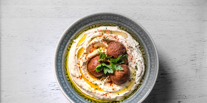 Zdravý a chutný oběd: hummus classic, s houbami či lilkem