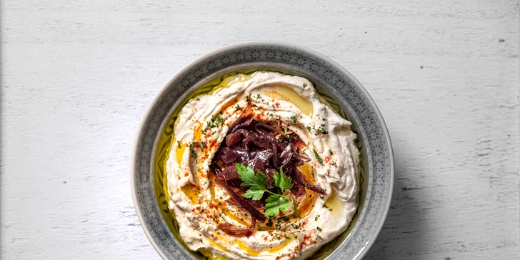 Zdravý a chutný oběd: hummus classic, s houbami či lilkem