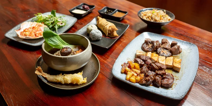 Jídlo jako show: Teppanyaki menu s masem i mořskými plody pro 2 osoby