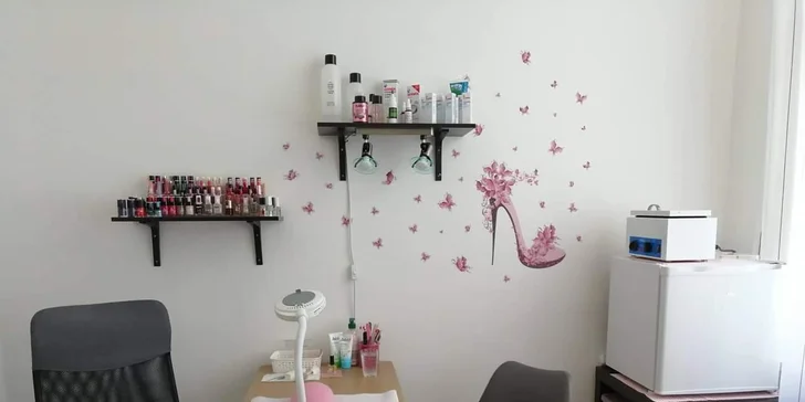 Hýčkání nejen pro dámy: Mokrá pedikúra, maska se zábalem a masáž