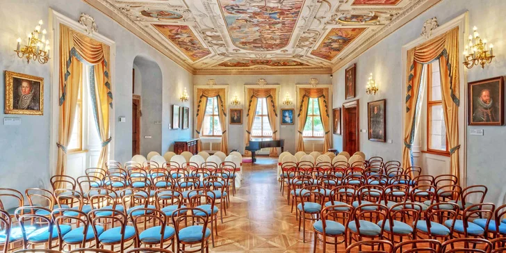 Prohlídka Lobkowiczkého paláce pro 2 osoby a lahev bílého vína