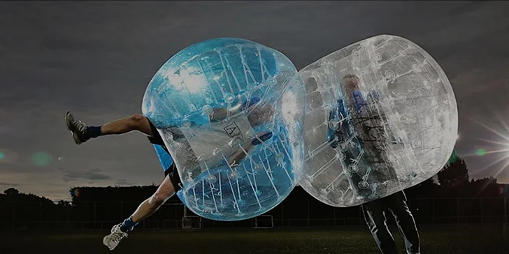 Sport a sranda: "fotbalový" Bubbleball v tělocvičně i s rozhodčím pro 6 osob