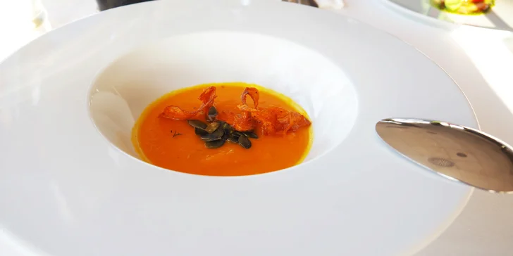 Degustační menu s výhledem na Brno: losos, dýňový krém, hovězí steak i dezert