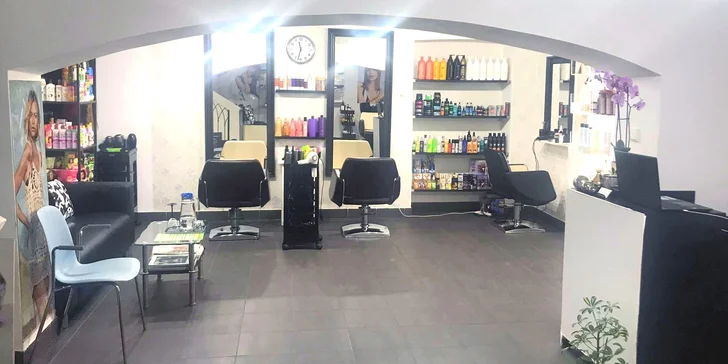 Módní střih pro muže nebo dítě v salonu na Vinohradech