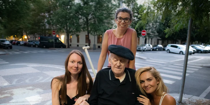 Udělejte dobrý skutek. Přispějte seniorům na pečovatelku, aby nemuseli do domova