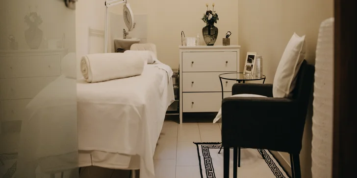 Mladší díky mikrojehličkování: ošetření obličeje, krku a dekoltu