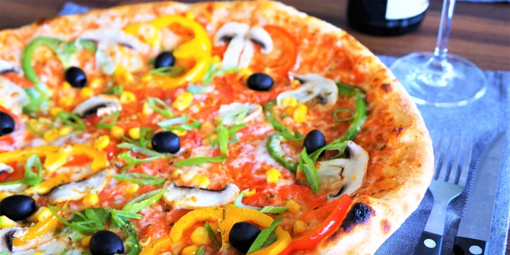Dvě pizzy o průměru 33 cm: Margherita, Frutti di Mare, Hawai i Americana