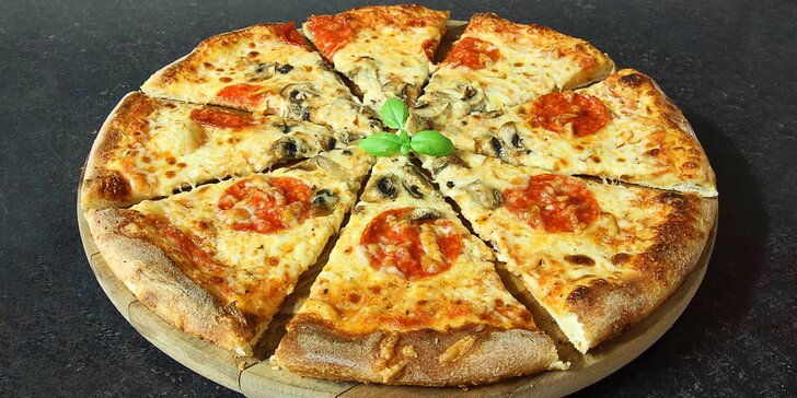 Jedna nebo dvě pizzy na odnos s sebou: výběr z 6 druhů s rajčatovým základem