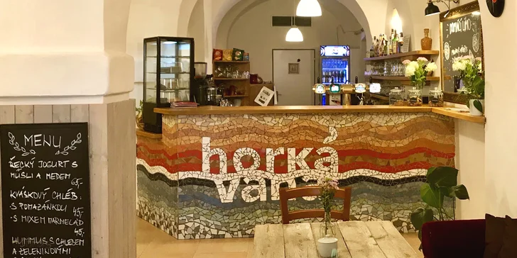 Zahřejte se v Horké vaně: káva, čaj i zákusek
