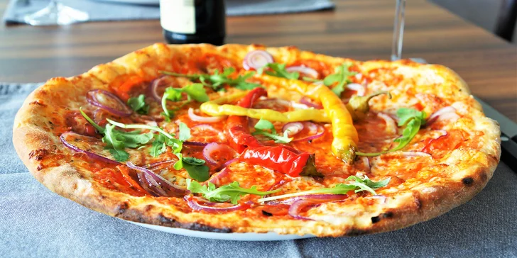 Dvě pizzy o průměru 33 cm: Margherita, Frutti di Mare, Hawai i Americana