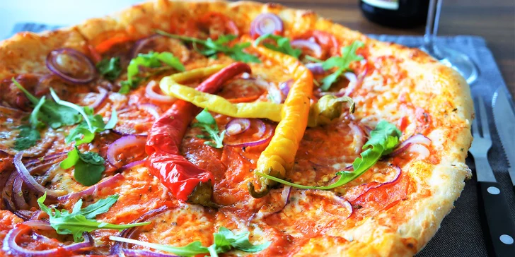 Dvě pizzy o průměru 33 cm: Margherita, Frutti di Mare, Hawai i Americana