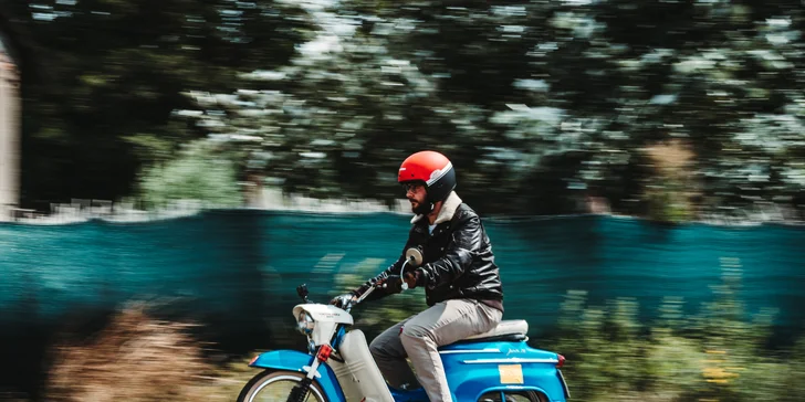 Pronájem legendární motorky Jawa Pionýr na 2, 6 nebo 12 hod.