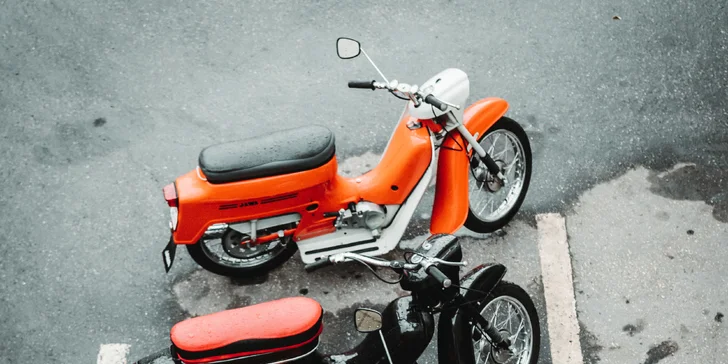 Pronájem legendární motorky Jawa Pionýr na 2, 6 nebo 12 hod.