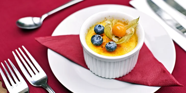 Skvělé jídlo s výhledem na Karlův most: tříchodové menu podle výběru