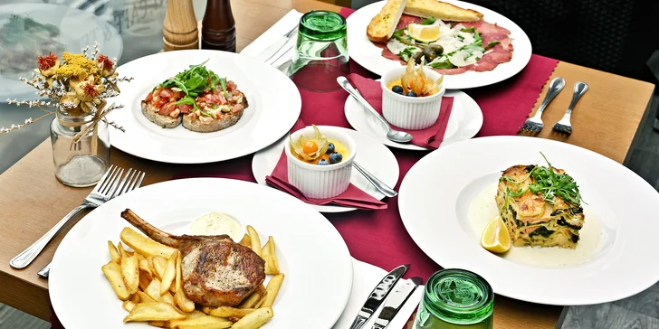 Skvělé jídlo s výhledem na Karlův most: tříchodové menu podle výběru