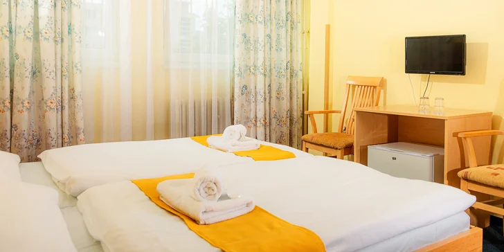 V hotelu na okraji Prahy: pobyt se snídaní a lahví vína