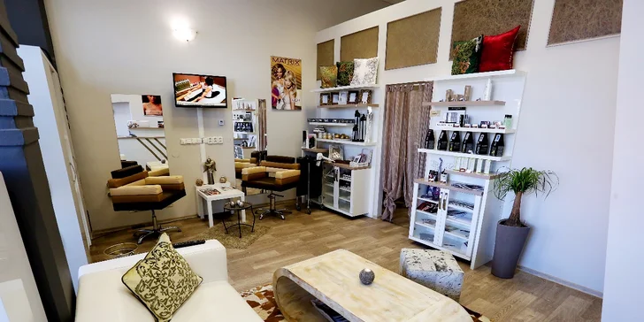 Wellness přístrojová pedikúra včetně peelingu a relaxační masáže chodidel