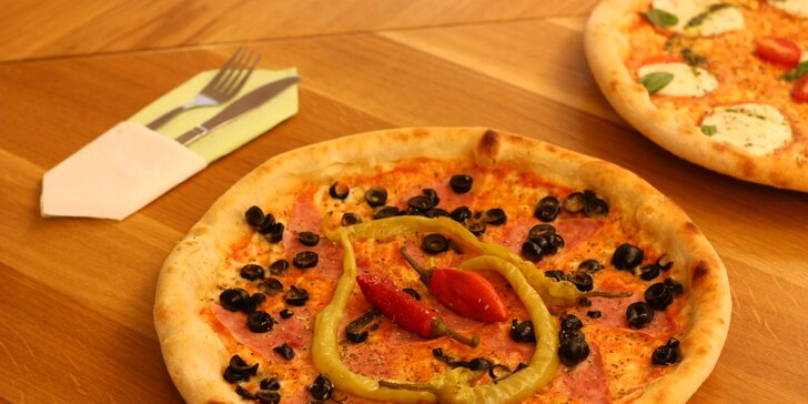 Pizza Margherita nebo 1 až 2 pizzy podle vlastního výběru z 8 druhů