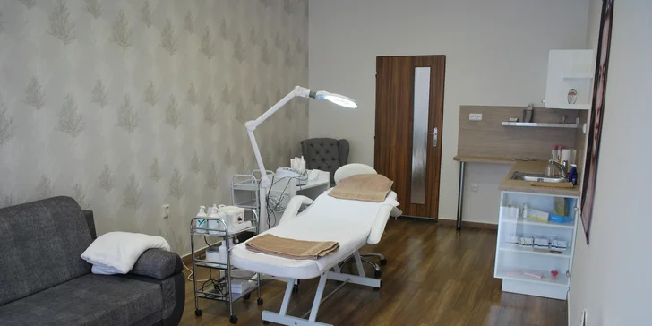 Kosmetické ošetření: liftingová i hydratační kúra a kosmetika nejen pro ženy