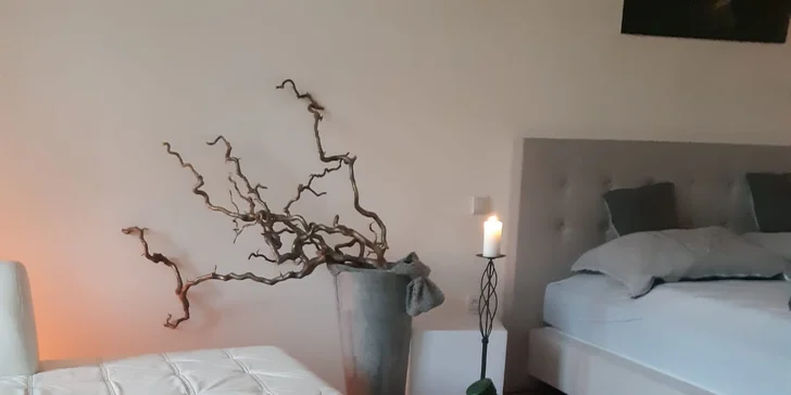 Romantika v centru Liberce: apartmán s výhledem na radnici, 4chodové menu a víno