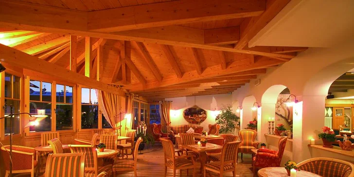 Zalyžujte si v tyrolských Alpách: hotel kousek od střediska, polopenze i neomezený wellness