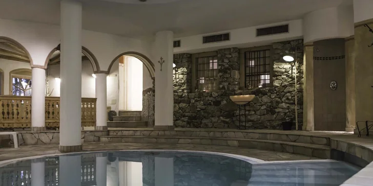 Zalyžujte si v tyrolských Alpách: hotel kousek od střediska, polopenze i neomezený wellness