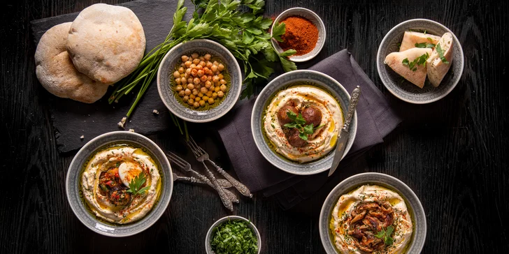 Zdravý a chutný oběd: hummus classic, s houbami či lilkem