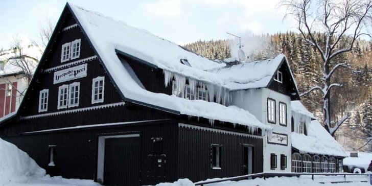 Zimní turistika v Krkonoších: ubytování se stravou v horské chalupě