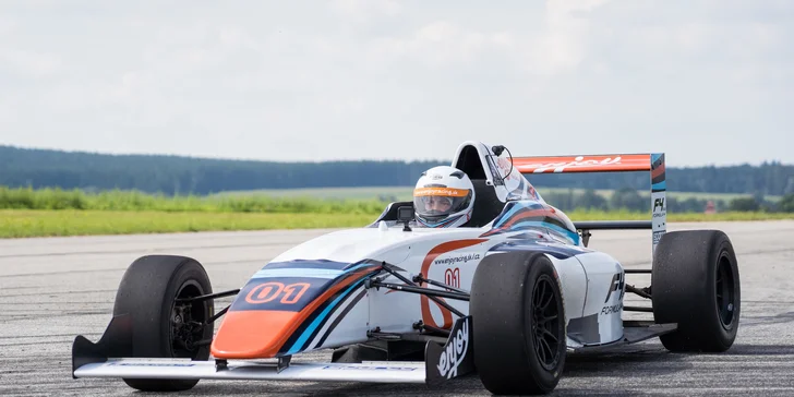 Chopte se řízení nadupaného monopostu: jízda v závodní formuli F4