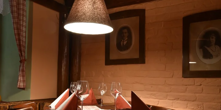 3chodové menu: carpaccio, chalupářský špíz se slaninou a palačinka s medem