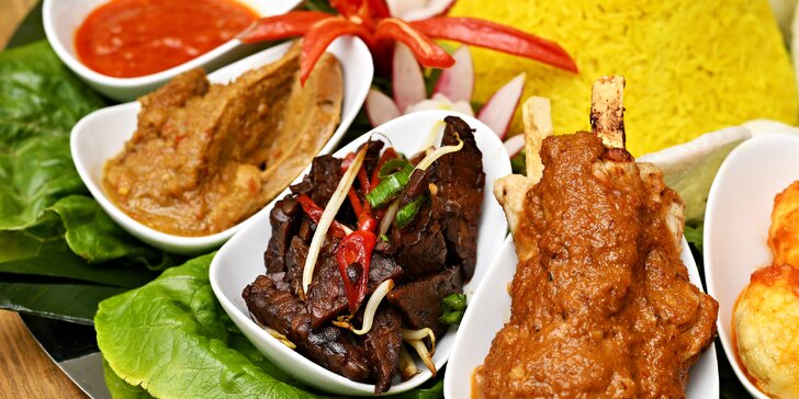 Tác indonéských specialit: krevety, ryba mahi-mahi, hovězí i kuřecí maso aj. pro 3–4 osoby