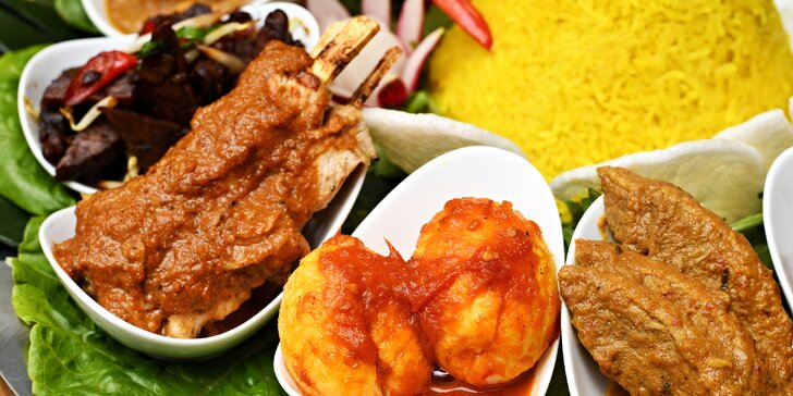 Tác indonéských specialit: krevety, ryba mahi-mahi, hovězí i kuřecí maso aj. pro 3–4 osoby