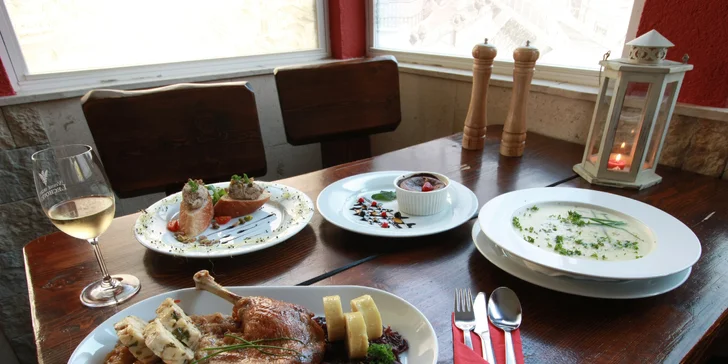 Svatomartinské 4chodové degustační menu pro 2 nebo pro 4: paštika, kaldoun, husí stehýnko a soufflé