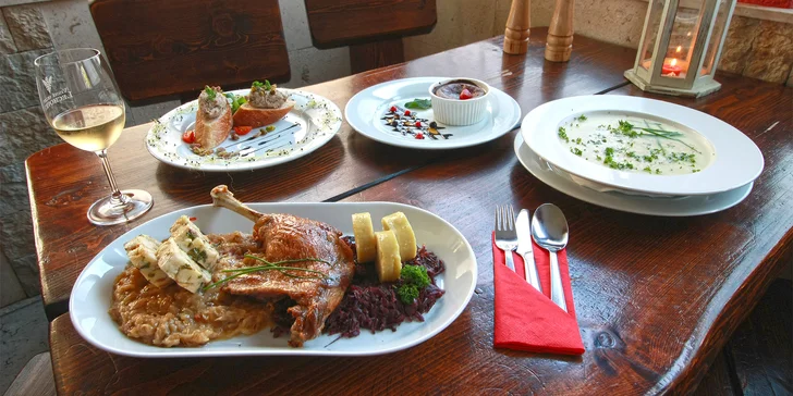 Svatomartinské 4chodové degustační menu pro 2 nebo pro 4: paštika, kaldoun, husí stehýnko a soufflé
