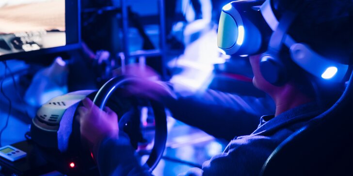60 min. jízdy na promakaném simulátoru závodního auta i s možností virtuální reality