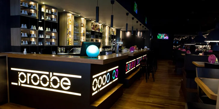 Vykutálená zábava až pro 8 osob: 1 nebo 2 hodiny bowlingu i s pivem či Cuba Libre