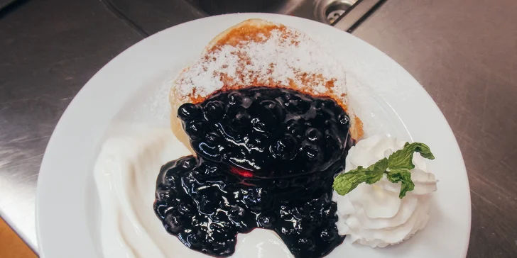 3chodové menu v centru Krumlova: grilovaný hermelín, pstruh nebo kachna a lívance
