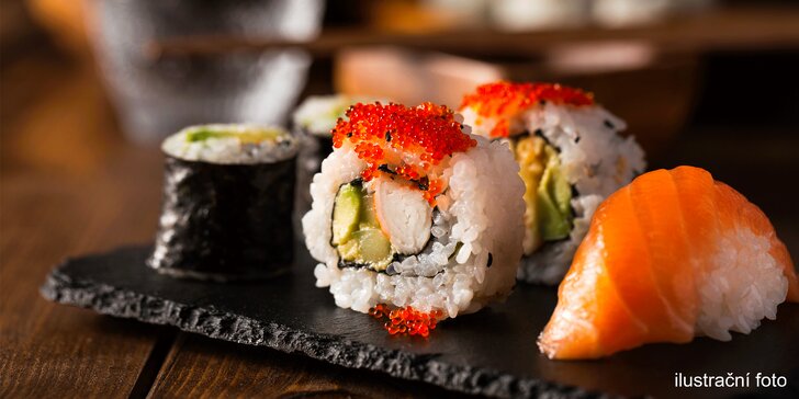 Oběd s příchutí exotiky: 9 kousků sushi s misoshiru polévkou