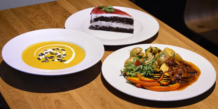 Menu v restauraci Prašád: polévka i seitan s šípkovou omáčkou a dezert