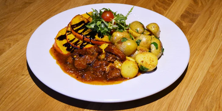 Menu v restauraci Prašád: polévka i seitan s šípkovou omáčkou a dezert
