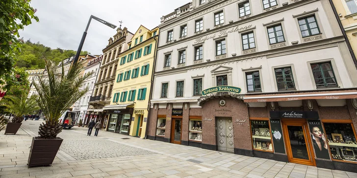 Romantický večer pro dva: sýrové fondue s přílohami a lahví bílého vína
