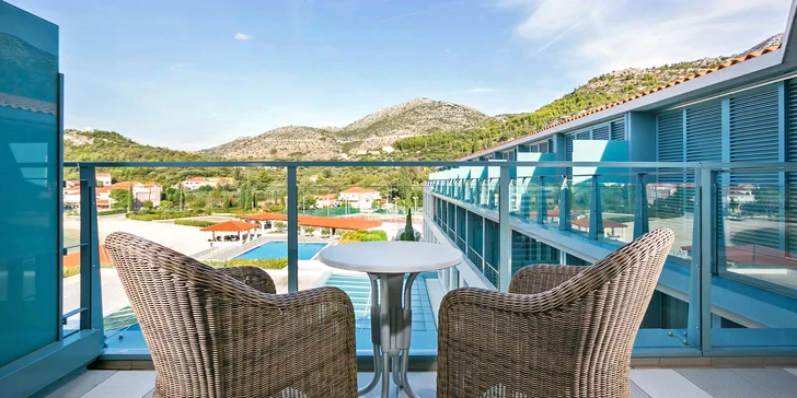 Luxusní dovolená v 5* resortu v zátoce přímo u pláže: polopenze, balkon, bazény