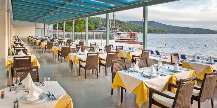 Luxusní dovolená v 5* resortu v zátoce přímo u pláže: polopenze, balkon, bazény