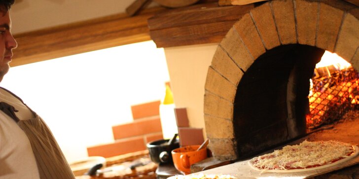 Dobré jídlo i privátní relax: 2 pizzy a vstup do cedrového fytosudu a sauny