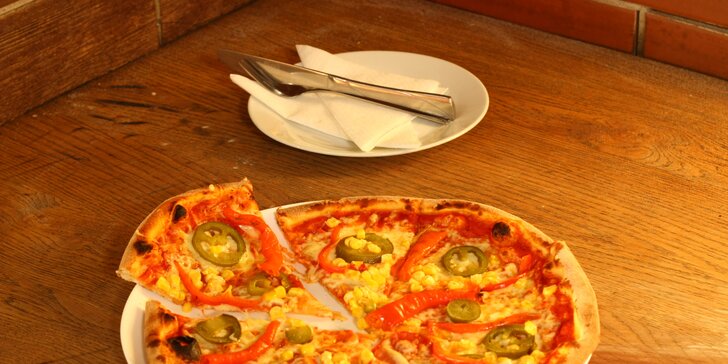 Dobré jídlo i relax: 2 pizzy a vstup pro dva do cedrového fytosudu