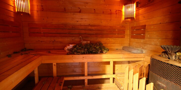Relax i skvělé jídlo: žebra pečená v peci a 2 hodiny sauny pro dva
