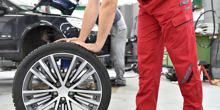 Pneuservis: přezutí pneumatik z plechových i alu disků